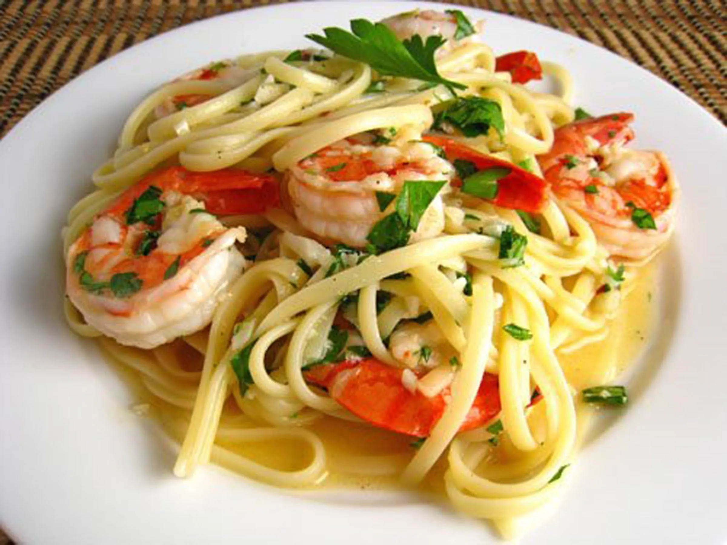 Spaghetti in Garlic Butter and Shrimp