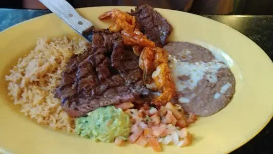 Carne Asada con Camarones