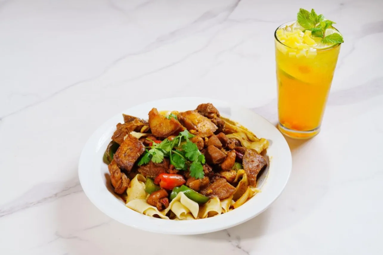 Big Plate Chicken with Wide Noodles Combo