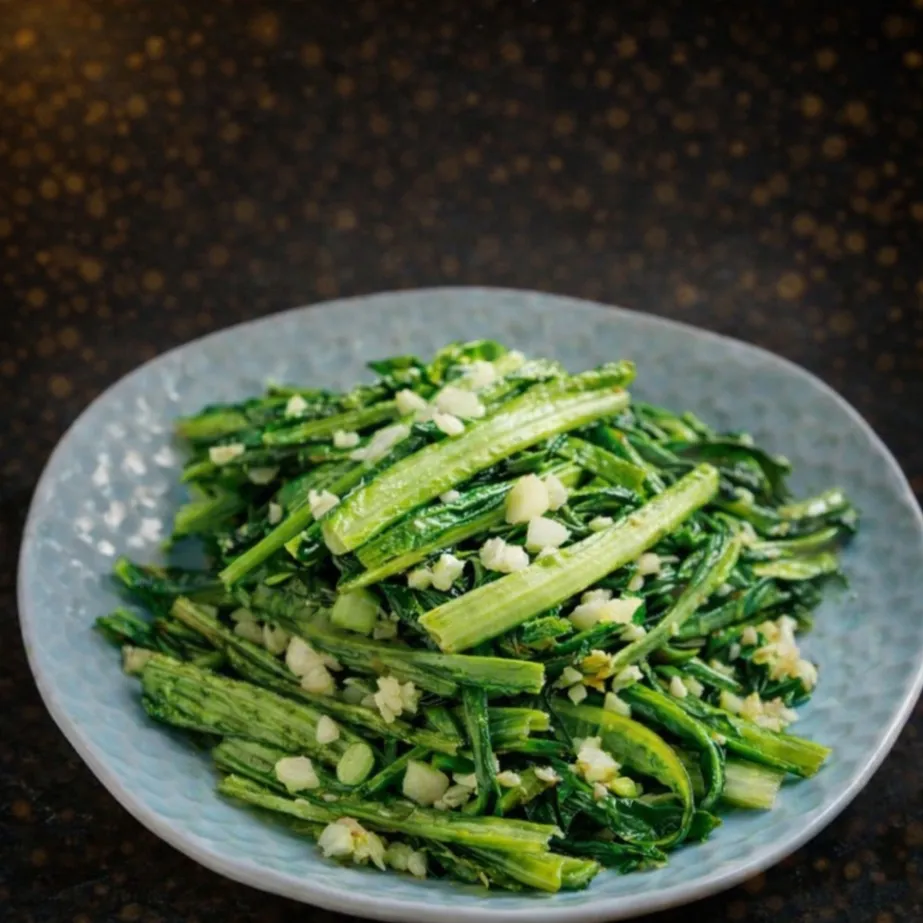 Garlic Wok-fried a Choy