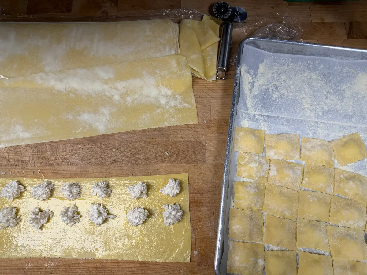 Ravioli di pollo a burrata