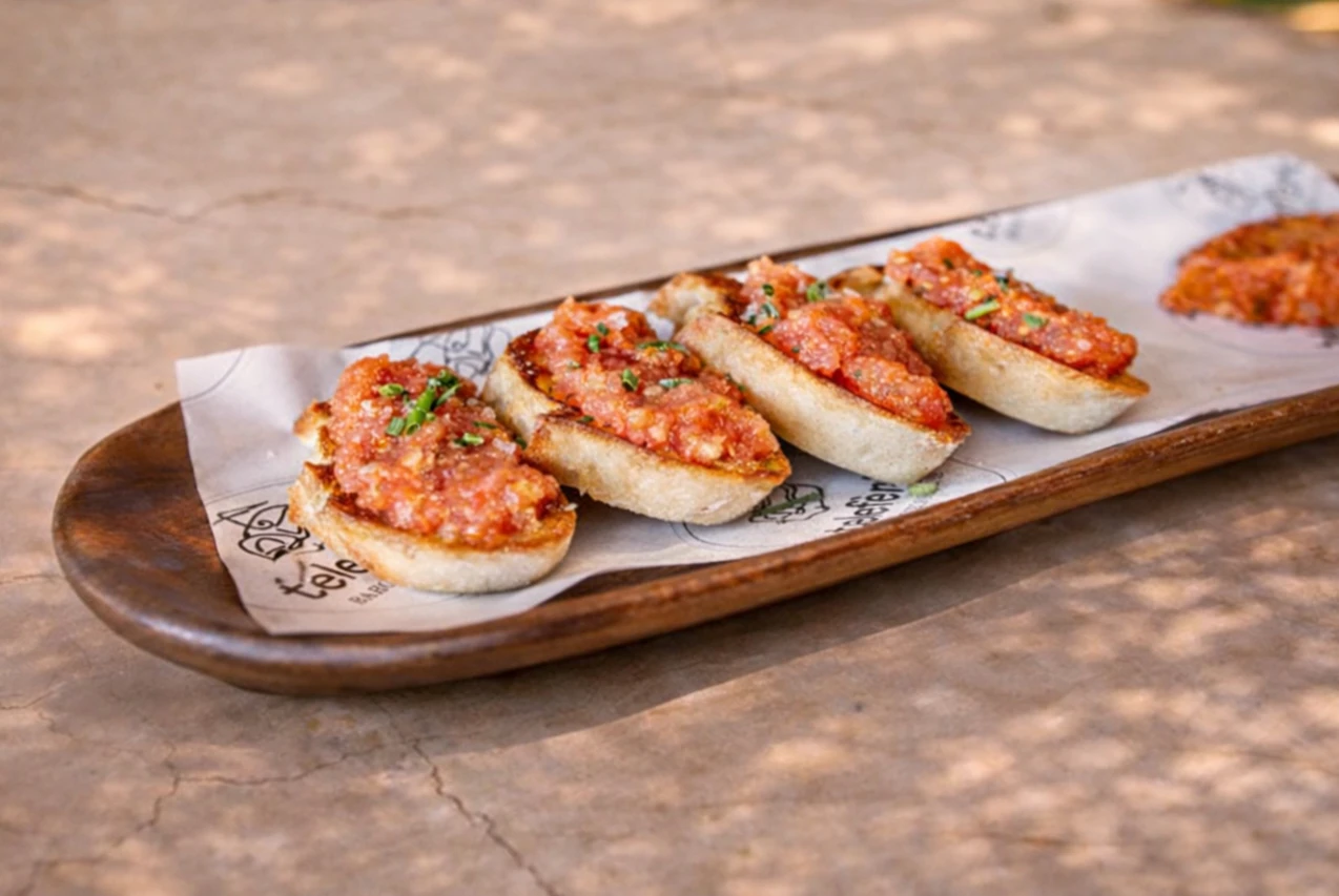 Pan con Tomate