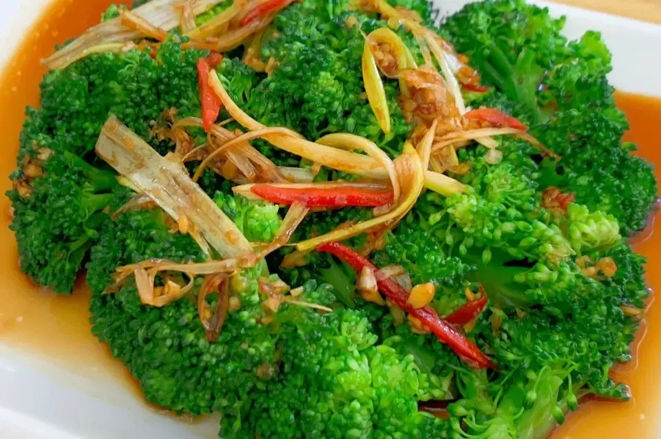 Broccoli with Garlic Oyster Sauce
